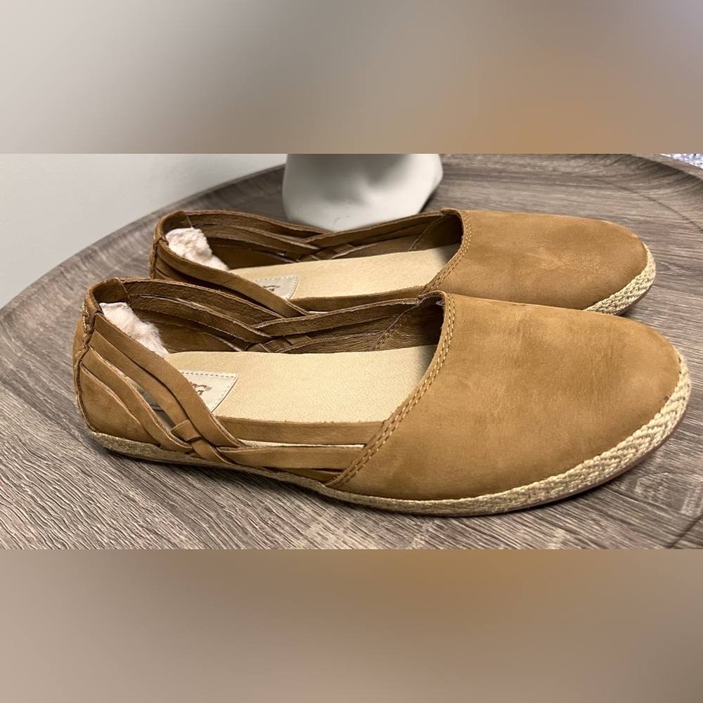 Tan Women's suede flats